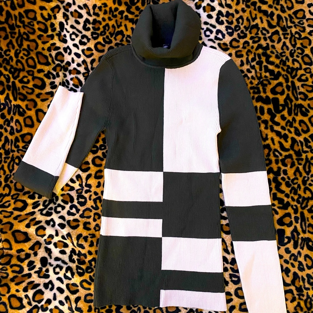 White House Black Market- Black and White, Long sleeve turtleneck, Size